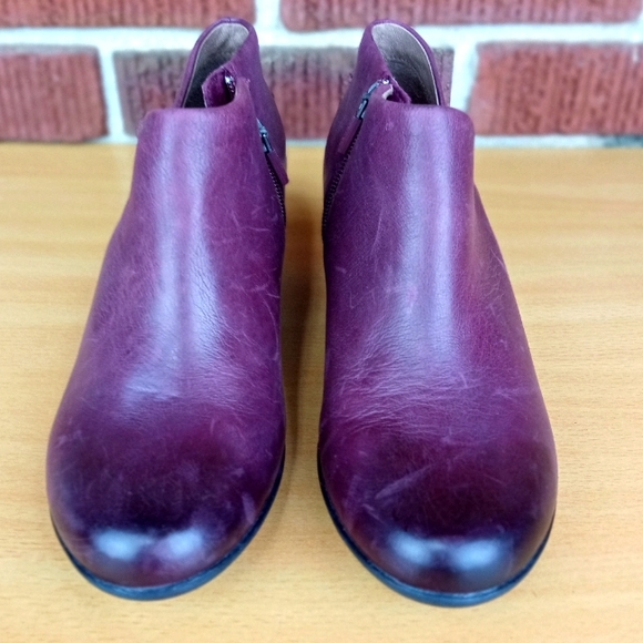 NWT DANSKO 'Raina' Genuine Leather Ankle Boot in Plum Sz. 36 - Picture 3 of 7